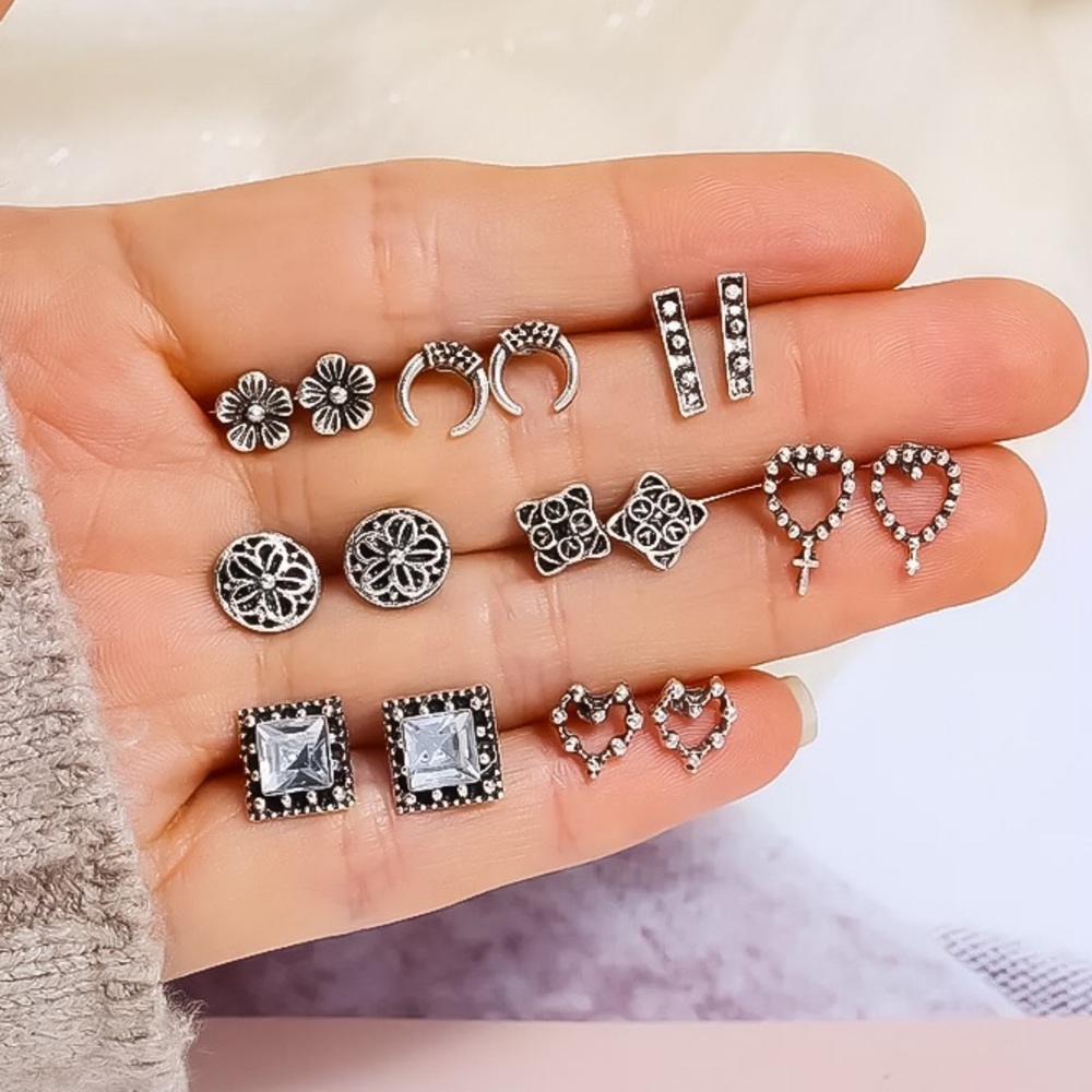 ⚜️[𝟯/$𝟮𝟴]⚜️8 Silver Crystal Earrings Set NEW - Picture 3 of 8